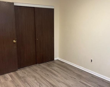 304 Christopher Place - Photo Thumbnail 8