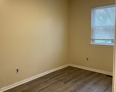 304 Christopher Place - Photo Thumbnail 21