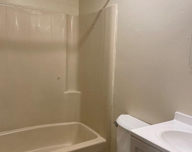 304 Christopher Place - Photo Thumbnail 17