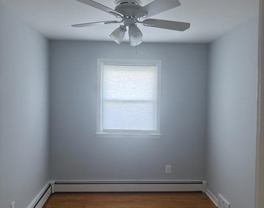 216 Sussex Boulevard - Photo Thumbnail 8