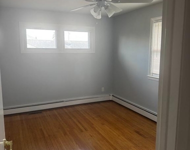 216 Sussex Boulevard - Photo Thumbnail 9