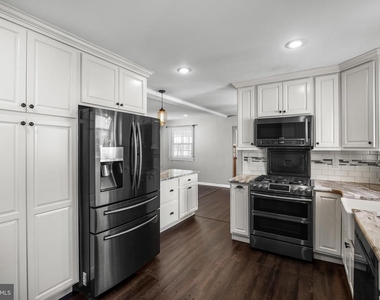 2211 New Albany Road - Photo Thumbnail 6