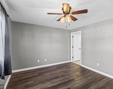 2211 New Albany Road - Photo Thumbnail 8