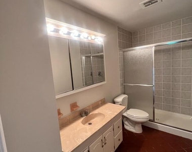 516 Meadow Hall Drive - Photo Thumbnail 10