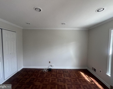 516 Meadow Hall Drive - Photo Thumbnail 3