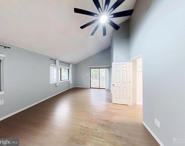 18428 Point Seneca Place - Photo Thumbnail 32