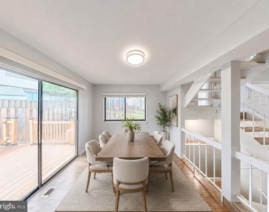 18428 Point Seneca Place - Photo Thumbnail 3