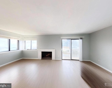 18428 Point Seneca Place - Photo Thumbnail 27