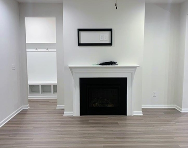 612 Creekway Drive - Photo Thumbnail 4