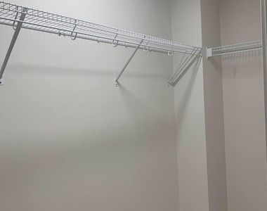 612 Creekway Drive - Photo Thumbnail 10