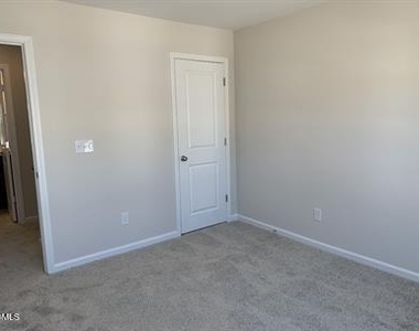 1614 Glacier Drive - Photo Thumbnail 19