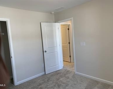 1614 Glacier Drive - Photo Thumbnail 17