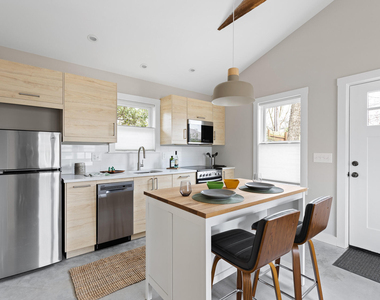 313 Dacian Avenue - Photo Thumbnail 7
