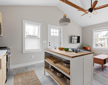 313 Dacian Avenue - Photo Thumbnail 10