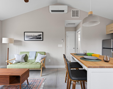 313 Dacian Avenue - Photo Thumbnail 3