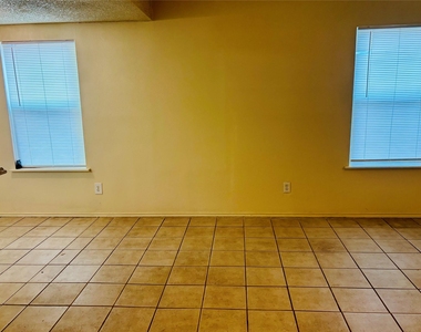 1206 Tartan Ln - Photo Thumbnail 4