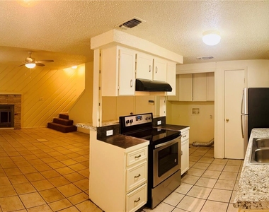 1206 Tartan Ln - Photo Thumbnail 7