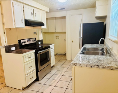 1206 Tartan Ln - Photo Thumbnail 8