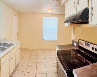 1206 Tartan Ln - Photo Thumbnail 11