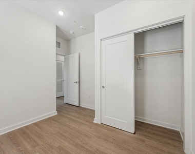 4802 S Congress St - Photo Thumbnail 10