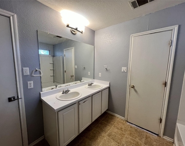 13501 Marie Ln - Photo Thumbnail 11