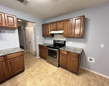 13501 Marie Ln - Photo Thumbnail 6