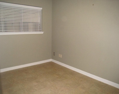 2500 Burleson Rd - Photo Thumbnail 4