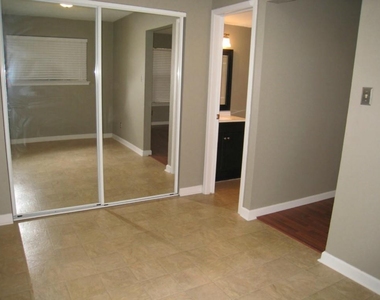 2500 Burleson Rd - Photo Thumbnail 6