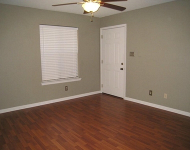 2500 Burleson Rd - Photo Thumbnail 3