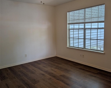3119 Tom Green St - Photo Thumbnail 3