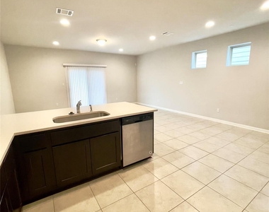 1725 Fountain Bridge Dr - Photo Thumbnail 13