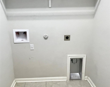 1725 Fountain Bridge Dr - Photo Thumbnail 27