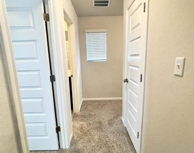 1725 Fountain Bridge Dr - Photo Thumbnail 25