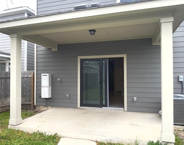 1725 Fountain Bridge Dr - Photo Thumbnail 30