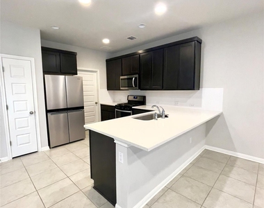 1725 Fountain Bridge Dr - Photo Thumbnail 9