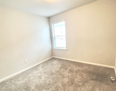 1725 Fountain Bridge Dr - Photo Thumbnail 24