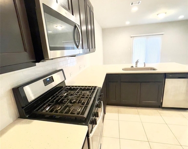 1725 Fountain Bridge Dr - Photo Thumbnail 7