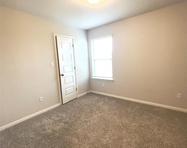 1725 Fountain Bridge Dr - Photo Thumbnail 21
