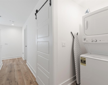 1417 Kramer Ln - Photo Thumbnail 23