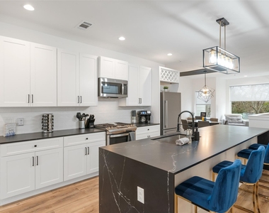 1417 Kramer Ln - Photo Thumbnail 9