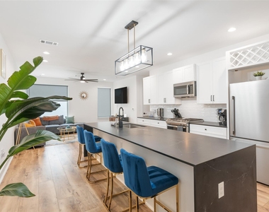 1417 Kramer Ln - Photo Thumbnail 7
