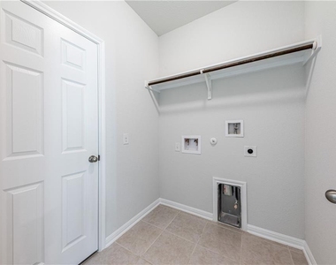 708 Durness Dr - Photo Thumbnail 11