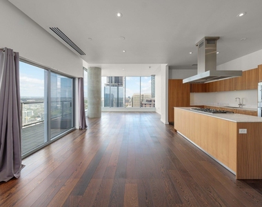 210 Lavaca St - Photo Thumbnail 8