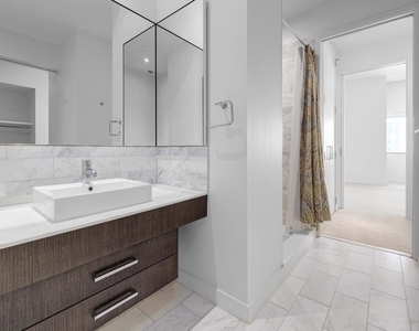 210 Lavaca St - Photo Thumbnail 22