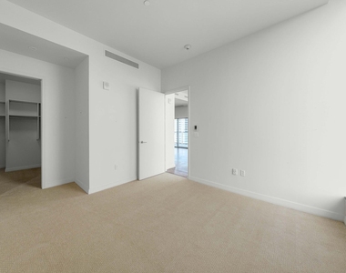 210 Lavaca St - Photo Thumbnail 14