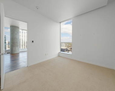 210 Lavaca St - Photo Thumbnail 13