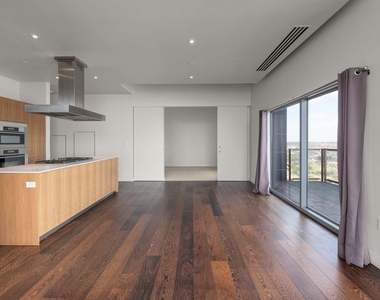 210 Lavaca St - Photo Thumbnail 7