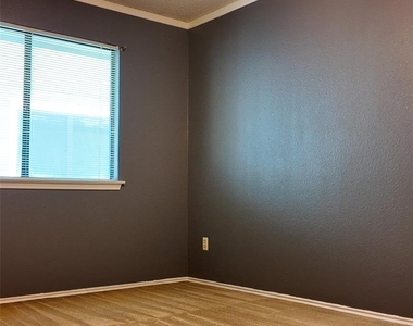 12331 Yarmont Way - Photo Thumbnail 13