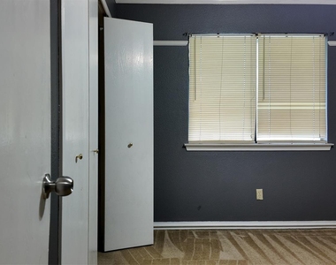12331 Yarmont Way - Photo Thumbnail 17