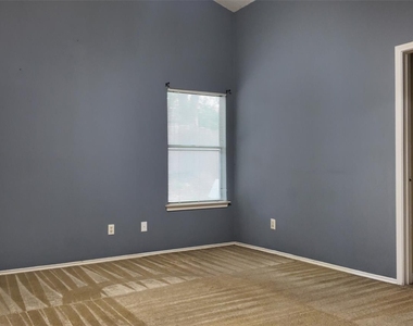 12331 Yarmont Way - Photo Thumbnail 6
